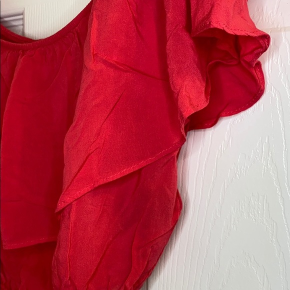 Express Ruffle Crop Top - Picture 2 of 4